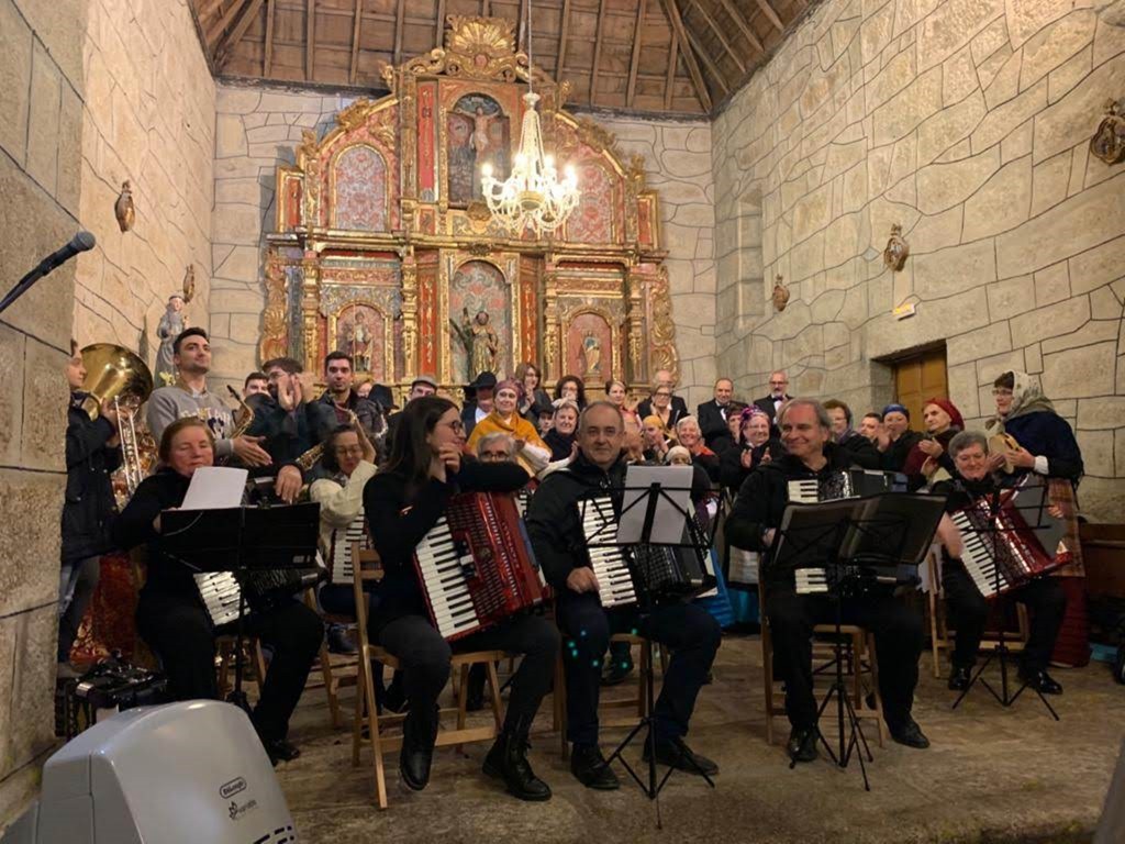 O VI Concerto de fin de ano congregou numeroso público na Igrexa Parroquial de Zarracós