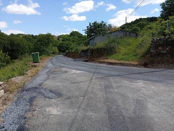Asfaltado da estrada municipal que comunica Cobas do Río e Corvillón